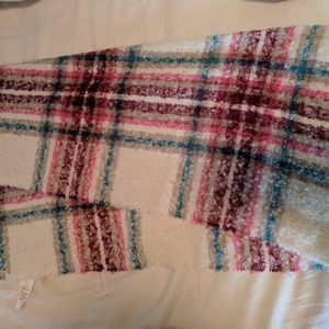Hollister long and thick scarf